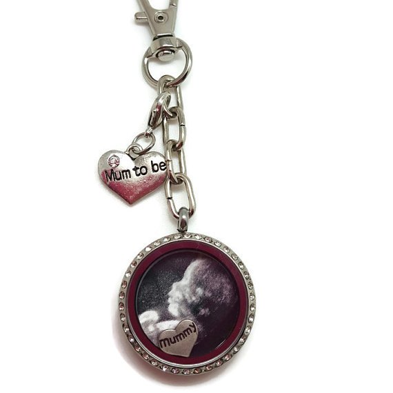 Allie_Jane_M's tweet photo. The perfect gift for #Mummy to be
#womaninbiz #wnukrt #floatinglocket https://t.co/amyY4FXnGF https://t.co/whQCkyUa9Z