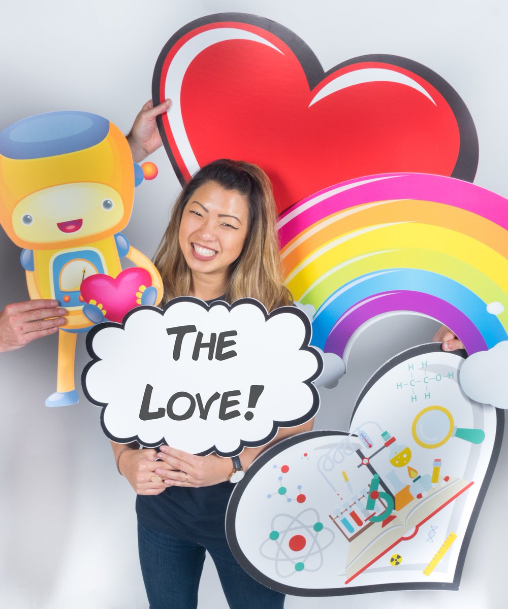 OpenAtMicrosoft's tweet image. .@claudia_brodeur is feeling the #OSCON 💓What have you loved the most about #OSCON2017 so far?