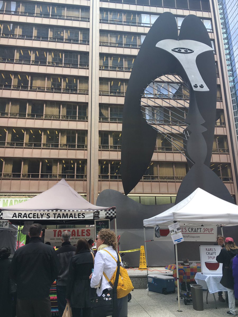 Musical performances, street eats, reusable bags, flowers at Daley Plaza Farmer's Market! Now thru 3pm <a href="/ChicagoDCASE/">Chicago DCASE</a>