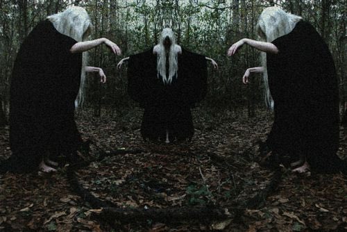 ur_main_witch3's tweet photo. me and all my main witches waiting to tell some prophecies https://t.co/ooLPhNYxCf