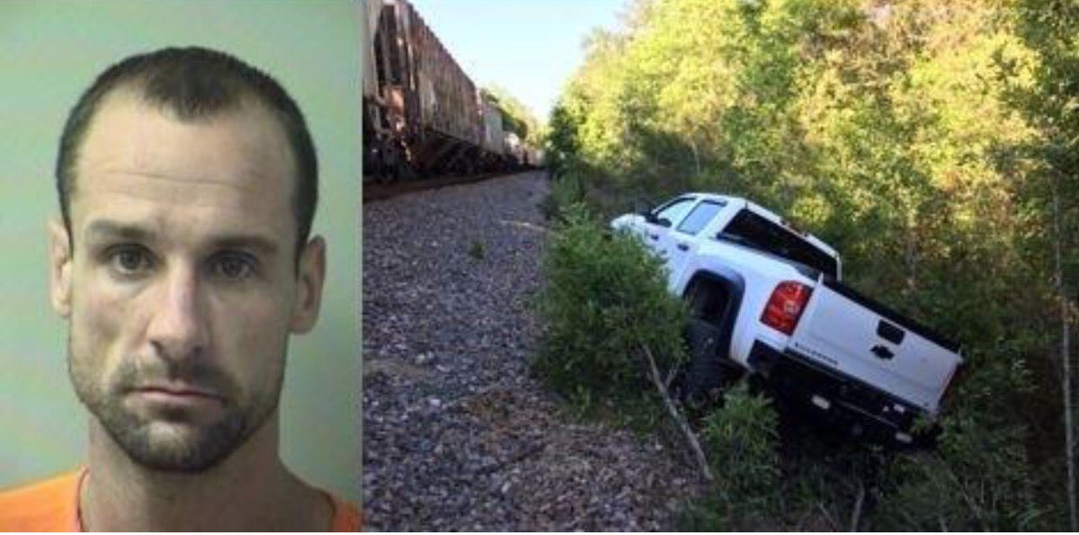 OCSOALERTS's tweet photo. Laurel Hill School on modified lockdown as  #OCSO searches for wanted felon Eric Russell in LH area. Any contact with Russell call 9-1-1. https://t.co/96y6FNhMMB