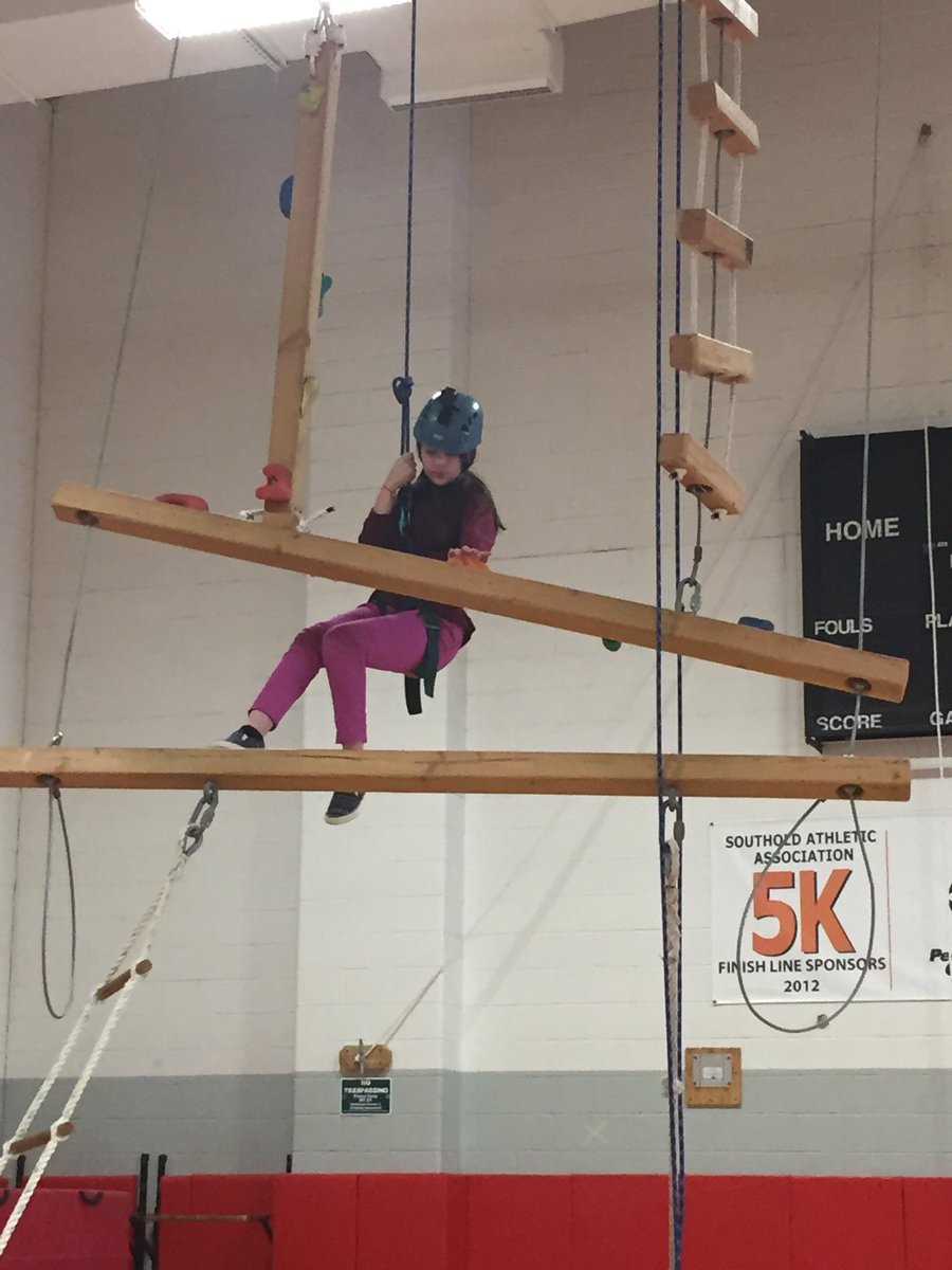 southoldelem's tweet photo. Teamwork in full effect in PE! @ellen_oneill #southoldelem https://t.co/NZdzR9hMUD