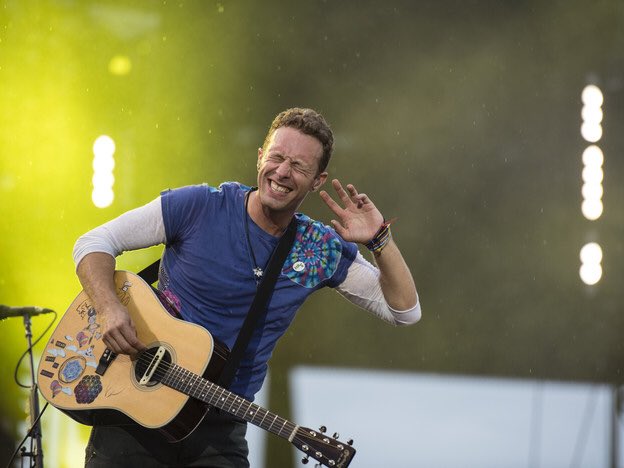 PLAYFUNLIVE's tweet image. Chris ignoring me when i ask to play Fun live