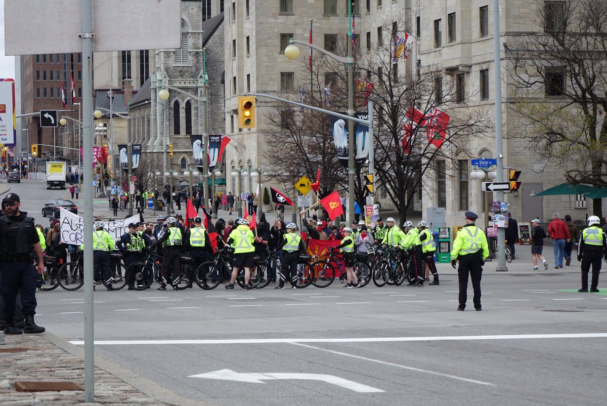 icipatrickpilon's tweet photo. Marche Pro Vie au centre-ville d'Ottawa. Automobilistes, évitez le secteur. Plusieurs rues sont fermées #iciottgat https://t.co/PpmH1MxUDN