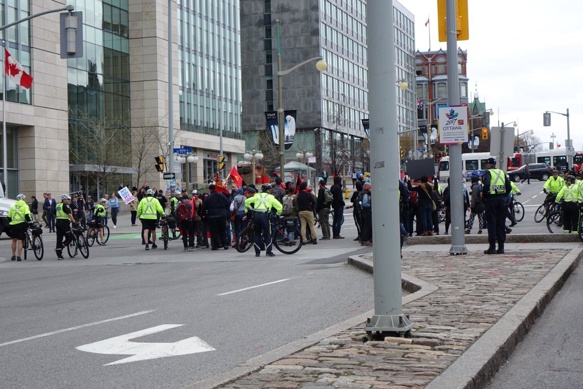 icipatrickpilon's tweet photo. Marche Pro Vie au centre-ville d'Ottawa. Automobilistes, évitez le secteur. Plusieurs rues sont fermées #iciottgat https://t.co/PpmH1MxUDN