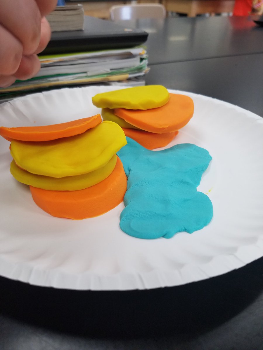 BK3DSci's tweet image. Sm grps doing a great job of sculpting the #ScienceProcess of #weathering #erosion &amp;amp; #deposition #IQWST @ActivateScience