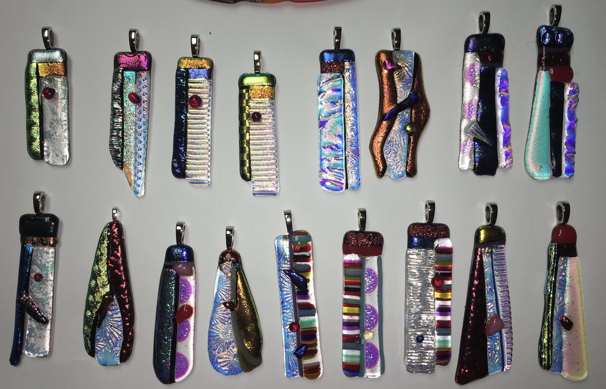 Fused Glass Pendants.......anyone?

#CottageGlassworkFG      😍😍😍😍