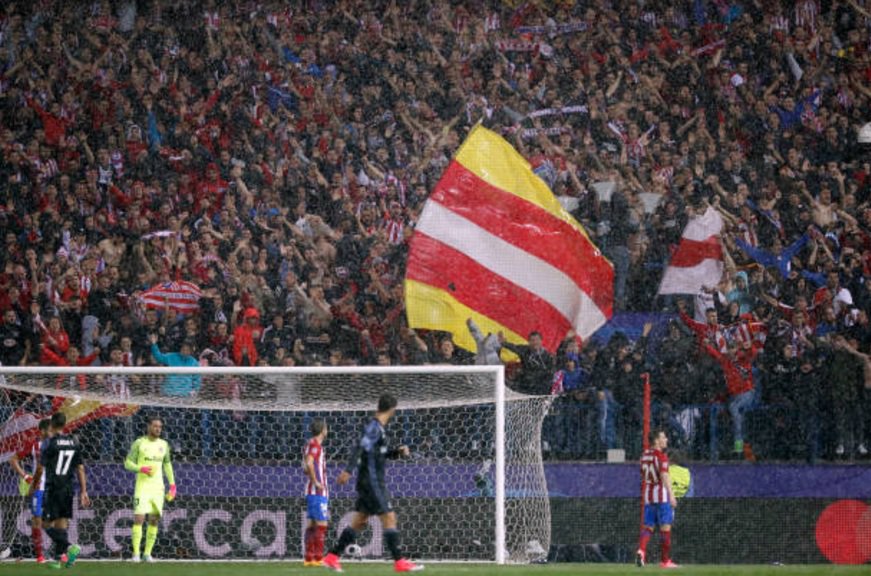 RafyAtm17's tweet photo. Minuto 90. Cayendo la de Dios en el Calderón y la afición animando más que nunca. La imagen de Gabi lo dice todo. https://t.co/bnQoskbaoT