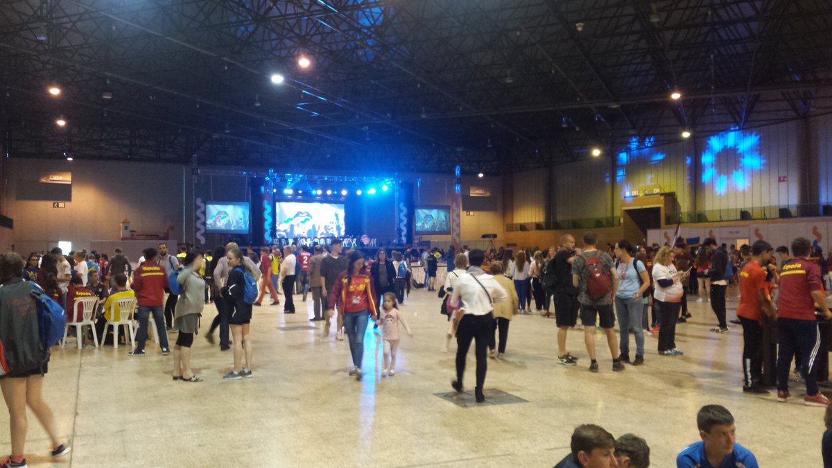 ⏰ ¡Menos de veinte minutos para la apertura de los XXVIII #PGSISevilla2017! ¡Cada vez más color en <a href="/fibesevilla/">Fibes Sevilla</a>! 👏👏👏