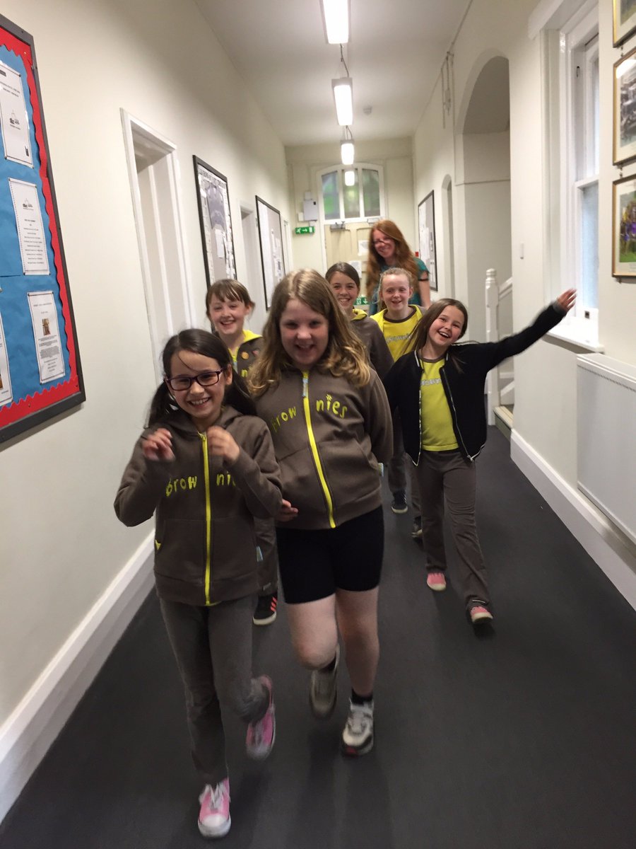 UB_Computing's tweet photo. Discover Computing with the Buckinghamshire Brownies! It's so great to have you here! #womenintech #girlswhocode #discovercomputing #STEM https://t.co/XrbJUWSW1D