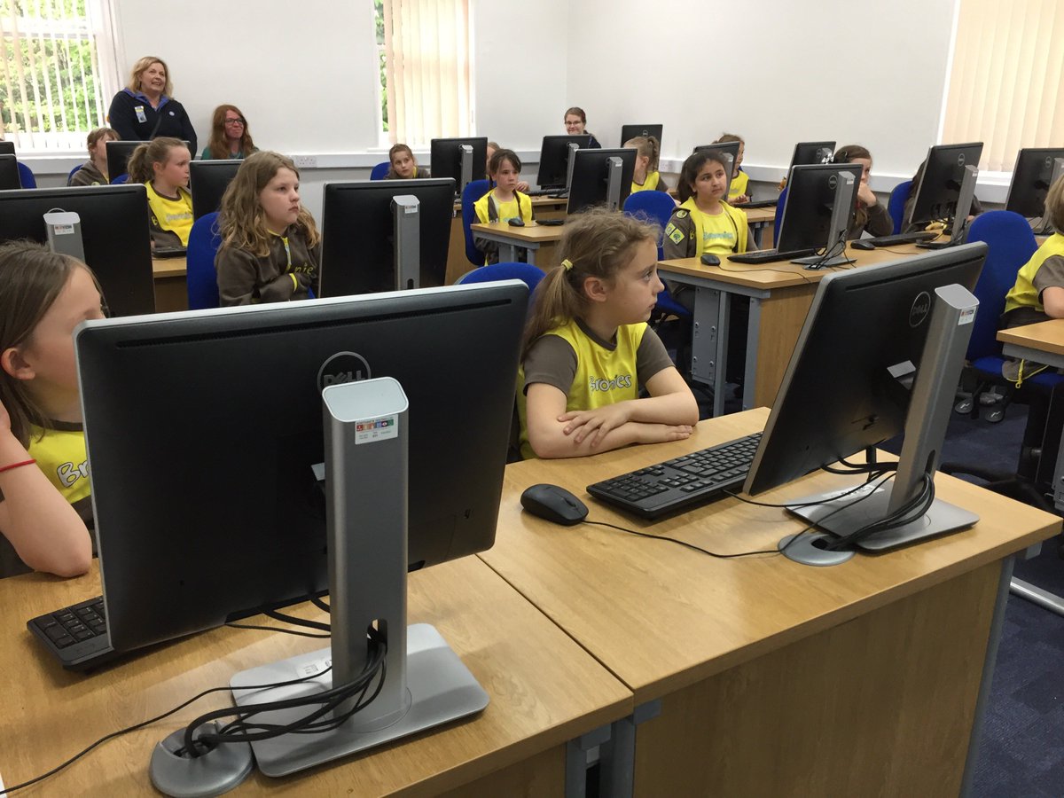 UB_Computing's tweet photo. Discover Computing with the Buckinghamshire Brownies! It's so great to have you here! #womenintech #girlswhocode #discovercomputing #STEM https://t.co/XrbJUWSW1D
