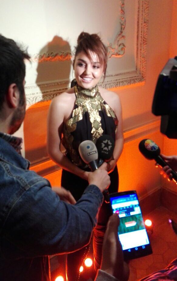 TvDunyasii's tweet photo. Ve Hande Erçel.. https://t.co/Hf2pIj7Xv6