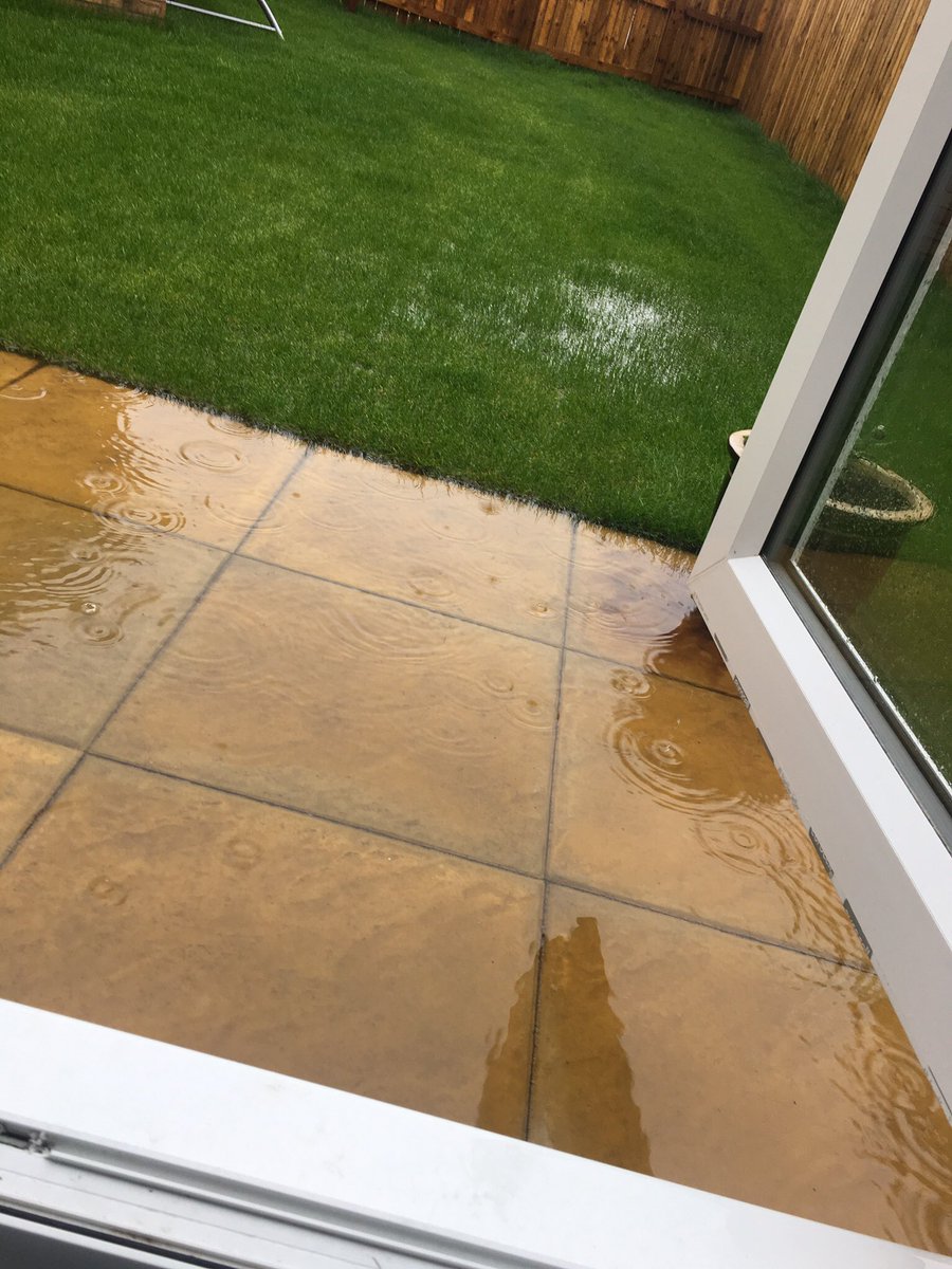 daverov's tweet photo. When @DavidWilsonHome say this is acceptable. Customer care think this is not an issue. Disgraceful customer care!! Never Again@BarrattHomes https://t.co/YnxHDLXYVY