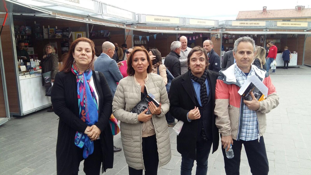 CulturaAragon's tweet photo. Consejera @mayteperez2 inaugura la II Feria del #Libto y #Comic de #Teruel @LibroTeruel que el pasado año recuperó el @gobierno_aragon https://t.co/mdEzQUzHre
