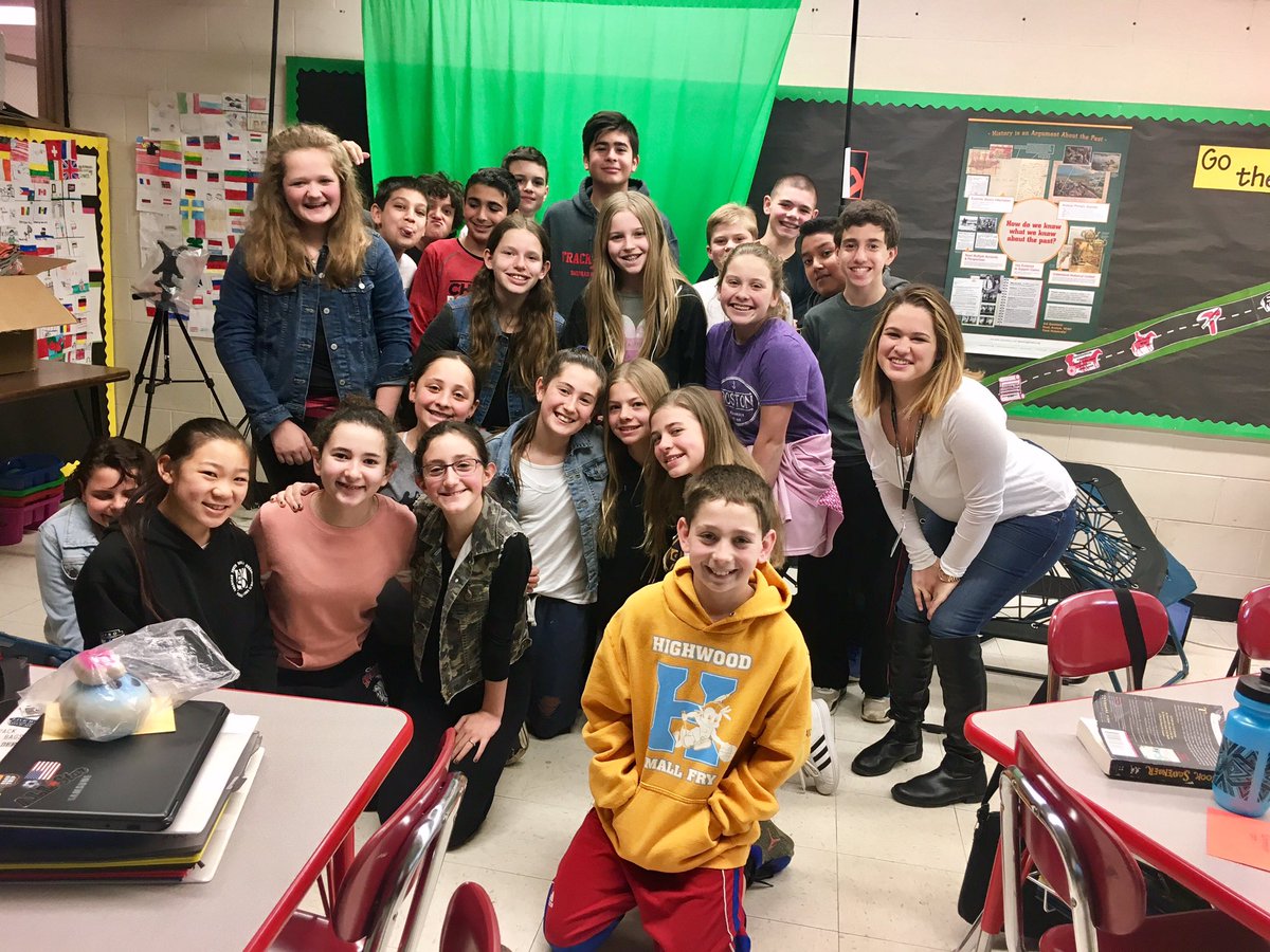 MsKaplan17's tweet photo. What an amazing semester with these 4 classes. Thank you for opening up your family to me @SKTeaches ❤️ https://t.co/8Y3Phvt0Js