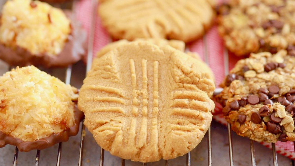 gemstaff16's tweet photo. 3 Cookies, Only 3 Ingredients each. Make them now! RT & Share Your Cookie Photos. https://t.co/16tedQlt52 #BoldBaking https://t.co/2c6sqIvjZy