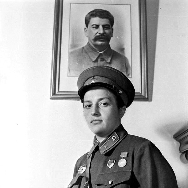 SiaHome's tweet photo. Lyudmila Pavlichenko, the most successful female sniper in history with a total... https://t.co/730hL6C2qA by #Carolina2601 via @c0nvey https://t.co/fPyNeDycRb