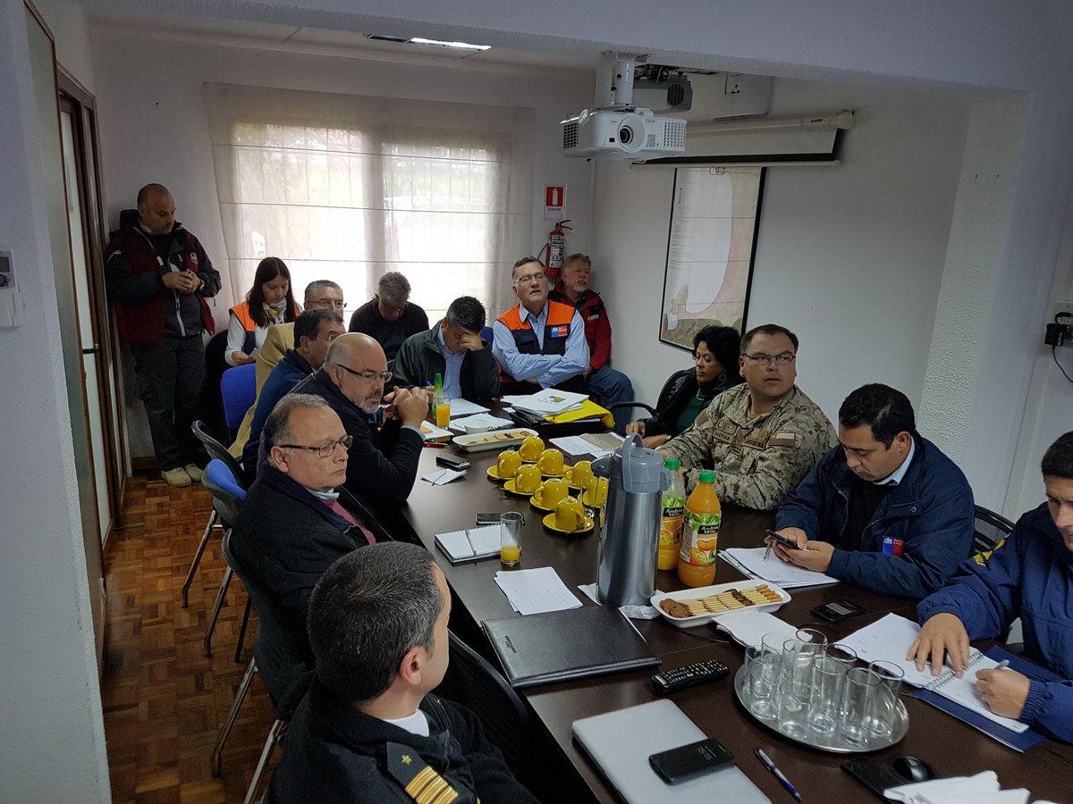 VoceriaCoquimbo's tweet photo. Intendente Claudio Ibáñez encabeza COE regional para analizar pronóstico y coordinar medidas para enfrentar la contingencia por lluvias https://t.co/a7WVCGhMxy