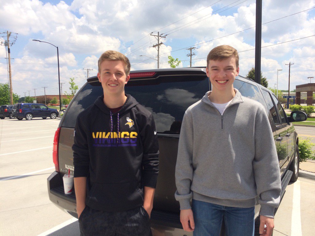 Chaska_speech's tweet photo. #CHSspeech headed to NIETOC! #whereszeke #missingAndrew #soarhawks https://t.co/ou7teXtFbU