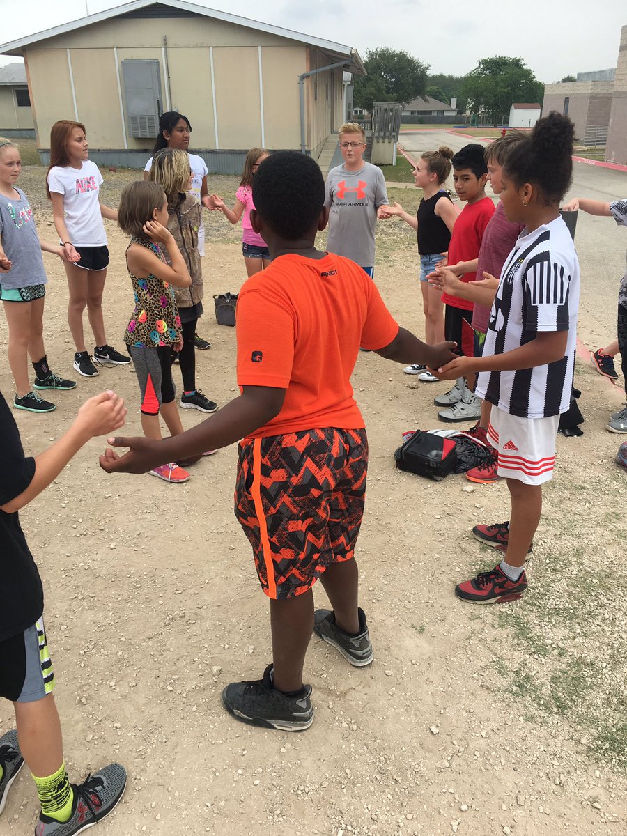 MrsStoneIBMason's tweet photo. When you've had STAAR all week and shown grit all week, a little extra outdoor time is well deserved! #storyofmason https://t.co/fEEwZuTYTa