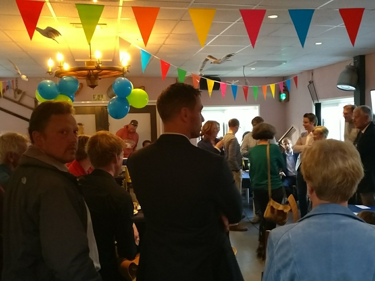 Wijkmarkt Teylingen in Lage landen Warmond. Primeur van de app fixie, waarmee je meldingen kan doorgeven en raadsleden stellen zich voor.