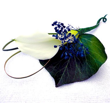 pinkwillowuk's tweet photo. #Blue &amp; #White Calla Lilly #bouquet with #ribbon and buttonholes for local #Loughborough #wedding in #April #flowers https://t.co/AIPDUI6VfT