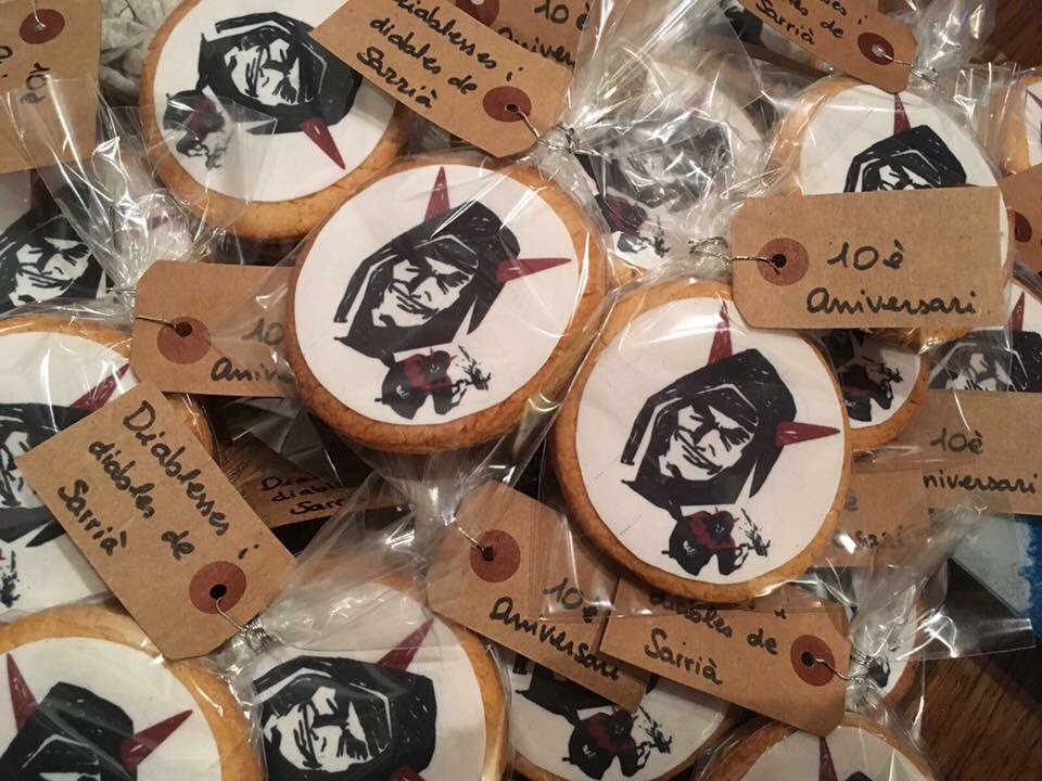 Dissabte a la plaça de sarria podreu trobar aquestes super galetes fetes per les diablesses de sarria Us xupareu els ditssss!!!! 👌👌👌