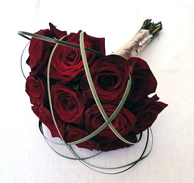 pinkwillowuk's tweet photo. #Matching #redrose #bouquet and Groom #buttonholes for local #Loughborough #wedding in #April #flowers https://t.co/M6RH3zsIKU