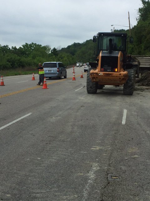 311Cincy (@311cincy) on Twitter photo DPS crews clearing a mud slide debris along Columbia Parkway this afternoon. Please see pics below. #everydaydepartment DPS crews clearing a mud slide debris along Columbia Parkway this afternoon. Please see pics below. #everydaydepartment