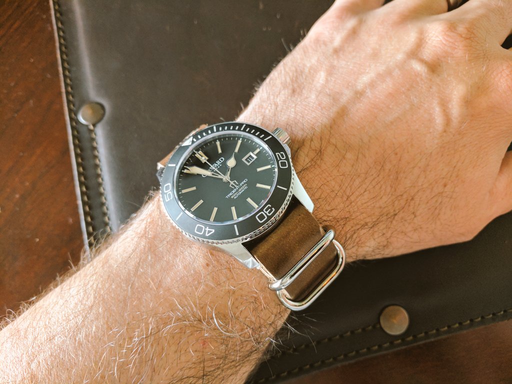 vonkemper's tweet photo. @ChrisWardLondon #C60 #TridentPro Vintage on a @RuggedMaterial 5 Ring brown leather #Zulu strap. 👌 https://t.co/r9voWQ1XYn