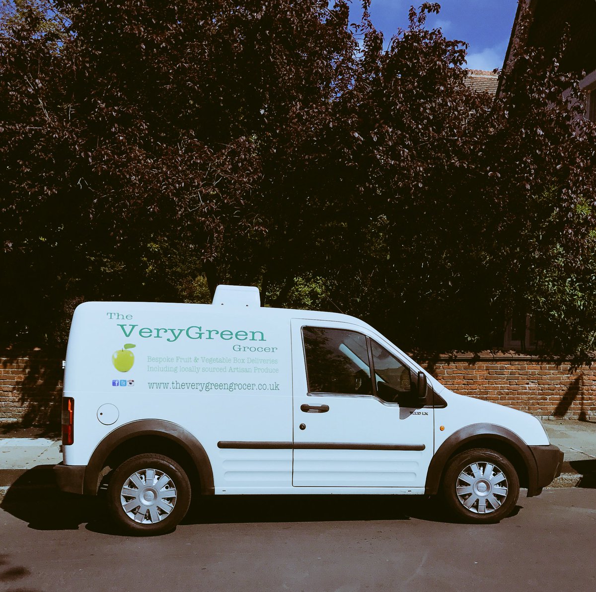 Nice chatting! Till next time. If you see this van in #Blackheath give me a wave! #LoveBlackheathHour 🍏🚛💚👋🏻