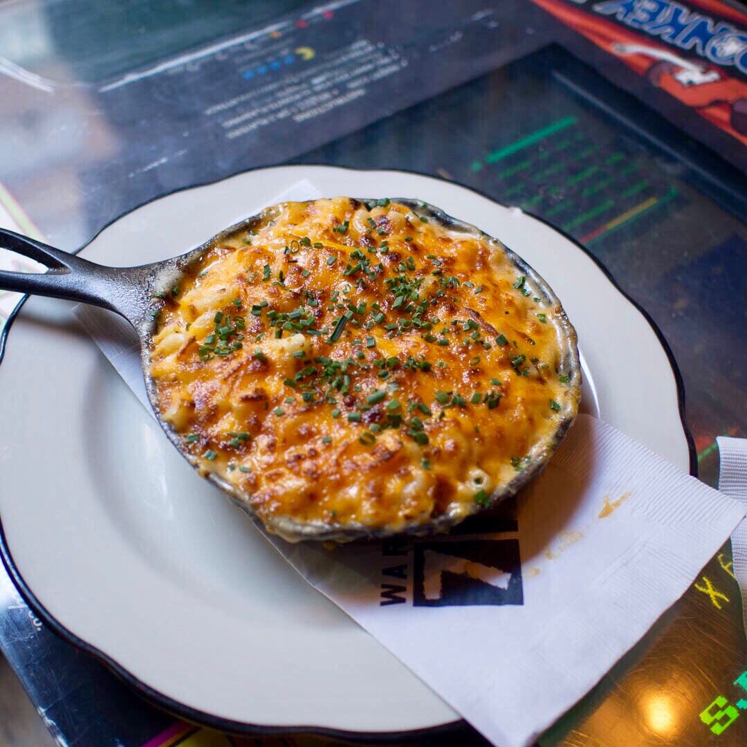 warren77nyc's tweet photo. Something tells me I'm into something good 

🍗🍺 #happyhour 12-6pm, $1 wings
⚾️ #yankees vs #astros @ 7pm
🏀 #spurs vs #rockets @ 8pm https://t.co/w1uMULJ901