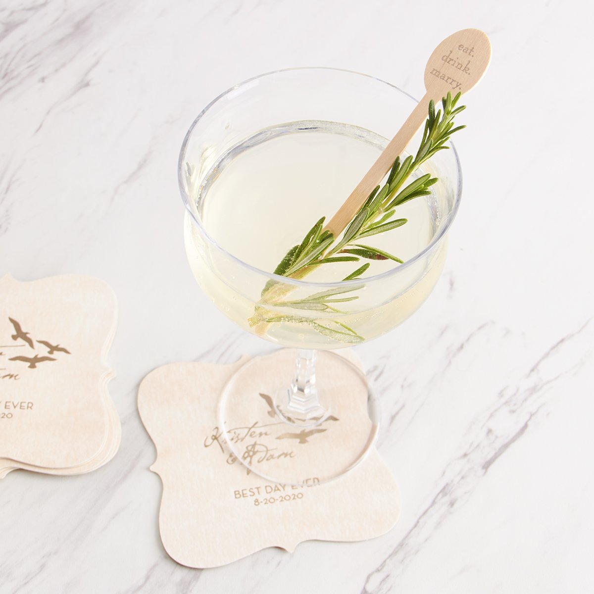 Rosemary Gimlet 😍 Anyone ever made their own rosemary simple syrup? #weddingtime #signaturecocktail bit.ly/2q6FhPZ