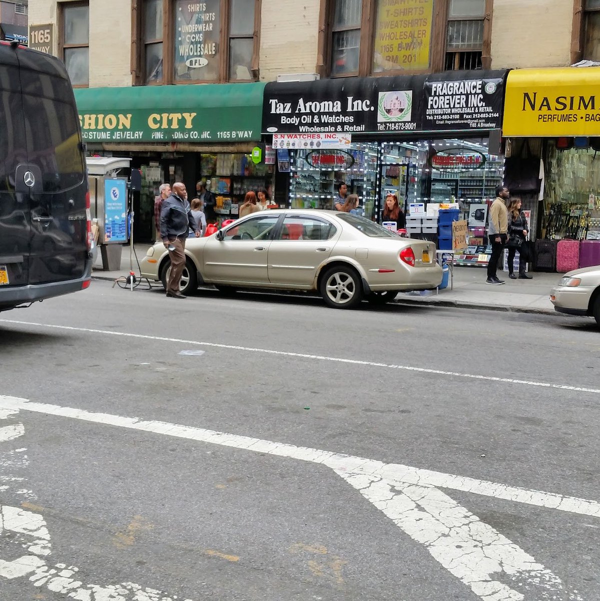 Codecademy's tweet image. Coding fiction meets coding reality - #MrRobot is currently filming on our block. 🤖 #MadeInNY #ecoin @olv