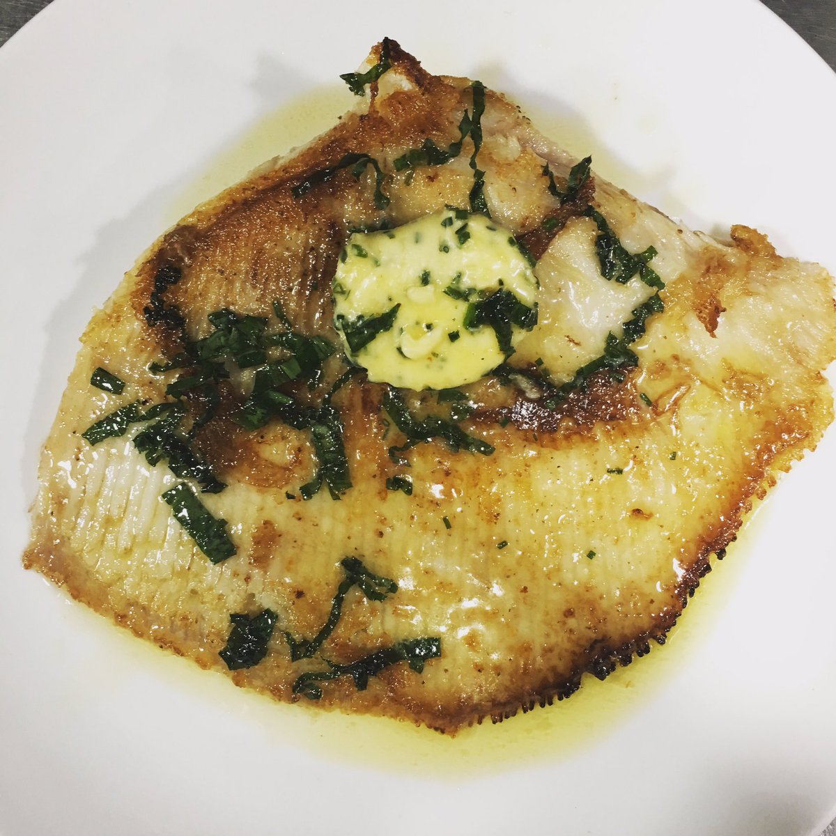 stationroad161's tweet photo. Cornish skate, garlic butter, chips https://t.co/krmdSFMWDj
