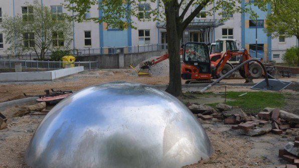 svz_de's tweet photo. „Assi-Schule“ – ja oder nein? Heftige Debatte über die Schule am #Inselsee in #Güstrow. https://t.co/esiAQ4i6fo https://t.co/mMuXJQw9N8