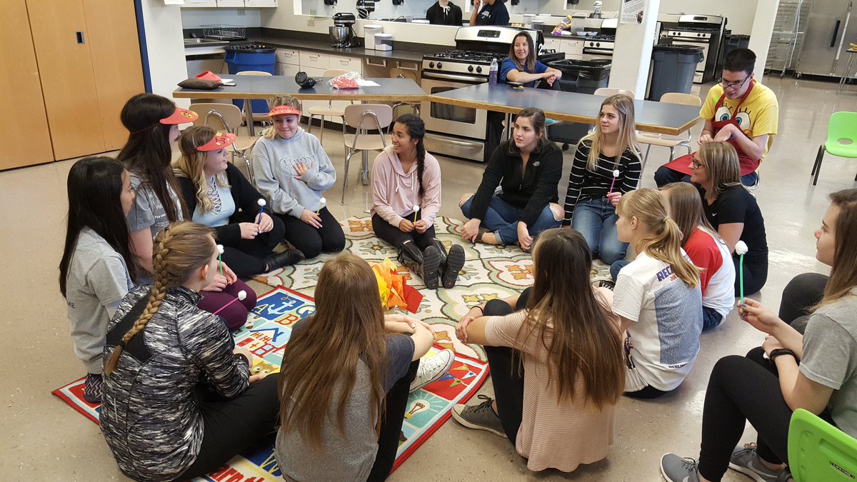 FACS_LHS210's tweet photo. Preparing for our preschoolers! #FACS #GoLemont https://t.co/hYfgELFU36
