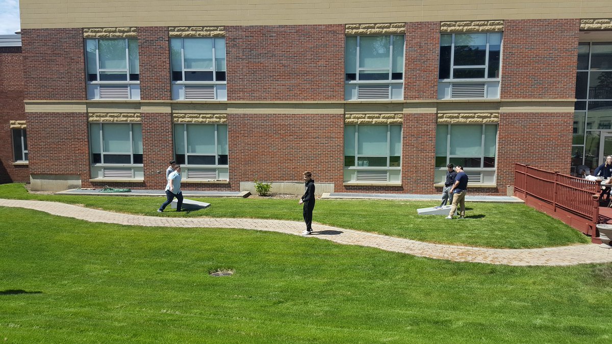 FACS_LHS210's tweet photo. It's a beautiful day for our first Food Prep picnic! #FACS #GoLemont https://t.co/2oYEfvcAcT