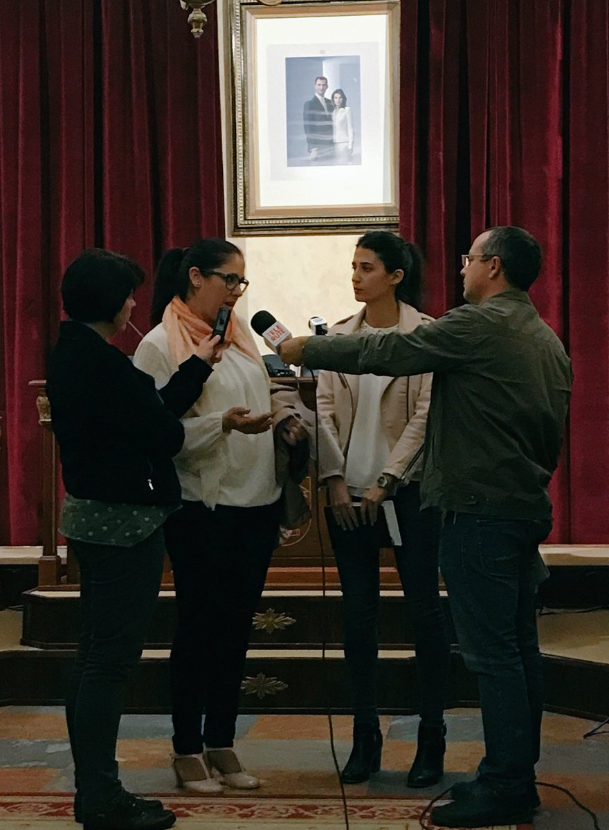 ppRute's tweet photo. . @CarmenASerrano y Loli Ortega atendiendo a @RadioRute y #teleRute tras el pleno de #Rute #oposicionenpositivo #nuestrocompromisoRute https://t.co/oZeO2MZznQ