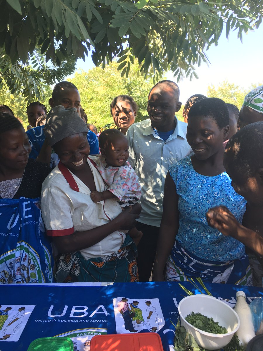 jteaguejacobs's tweet photo. #UBALE supports complementary feeding & learning sessions. This baby has already gained 2lbs! @CARE @CatholicRelief @USAIDFFP #Malawi https://t.co/sGYmRns8JU
