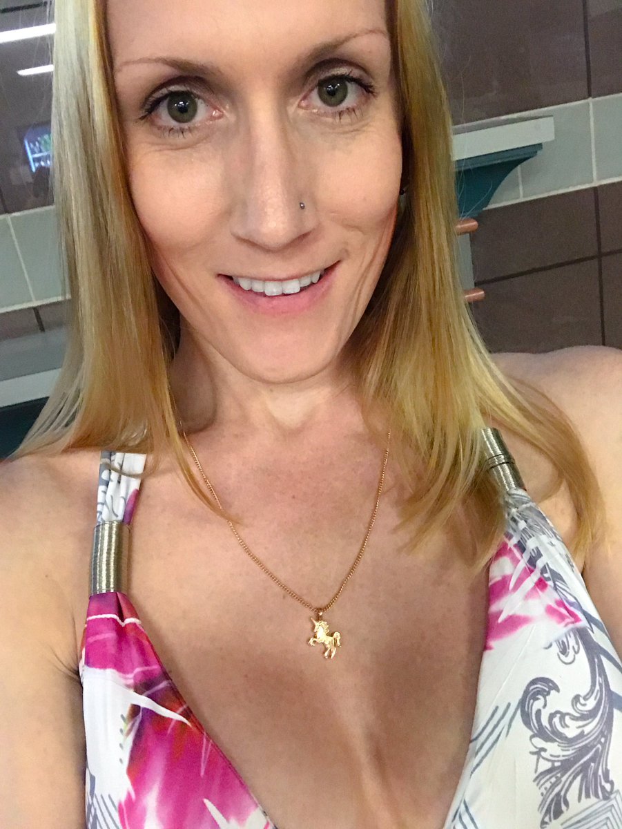 ChristinaSkyye's tweet photo. bored waitin at the DMV..god I look ditsy as fuck when I smile lol #TSNaturals #TransIsBeautiful #transsexual #tsgirl #tgirl #trans #shemale https://t.co/Q0kAtqcImh