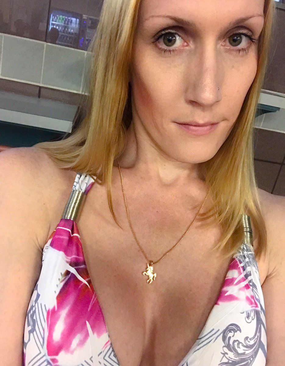 ChristinaSkyye's tweet photo. bored waitin at the DMV..god I look ditsy as fuck when I smile lol #TSNaturals #TransIsBeautiful #transsexual #tsgirl #tgirl #trans #shemale https://t.co/Q0kAtqcImh