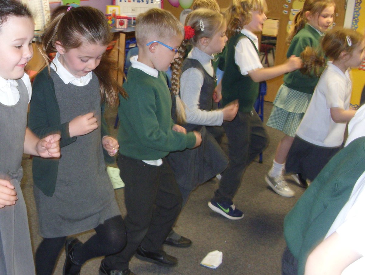 stmargaretsps's tweet photo. Active Maths really is active in Primary 1.  They have been counting in 10s through singing songs, exercising and keeping fit. #WellDoneP1 https://t.co/WSMhUthQUe