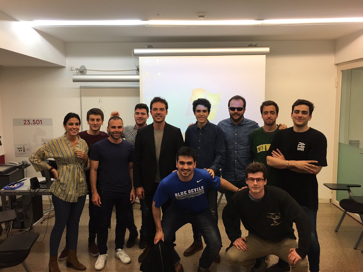 oriol_garces's tweet photo. Al #YuzzUPF d'@EMPRENUPF fem @Yuzzing amb @PabloCamposA. Ens prepara per dissenyar pitchs potents i estructurats que atreguin als #inversors https://t.co/RhCJwJxRI7