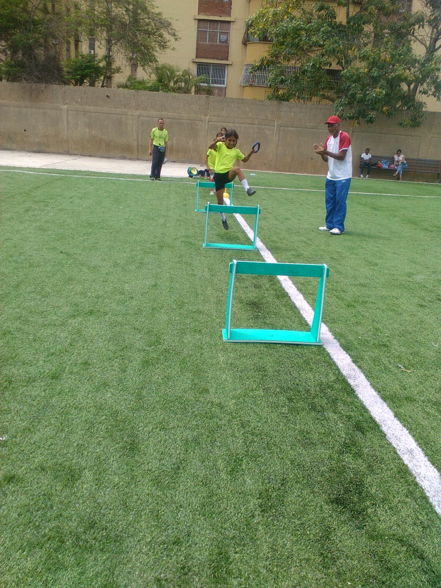 RhoferdPedroza's tweet photo. #JHEYSONGUZMAN #Jauamiranda #dgefd Festival Escolar de mini atletismo en Edo Sucre todo un éxito con la generación de oro. https://t.co/tDbLhyOXff