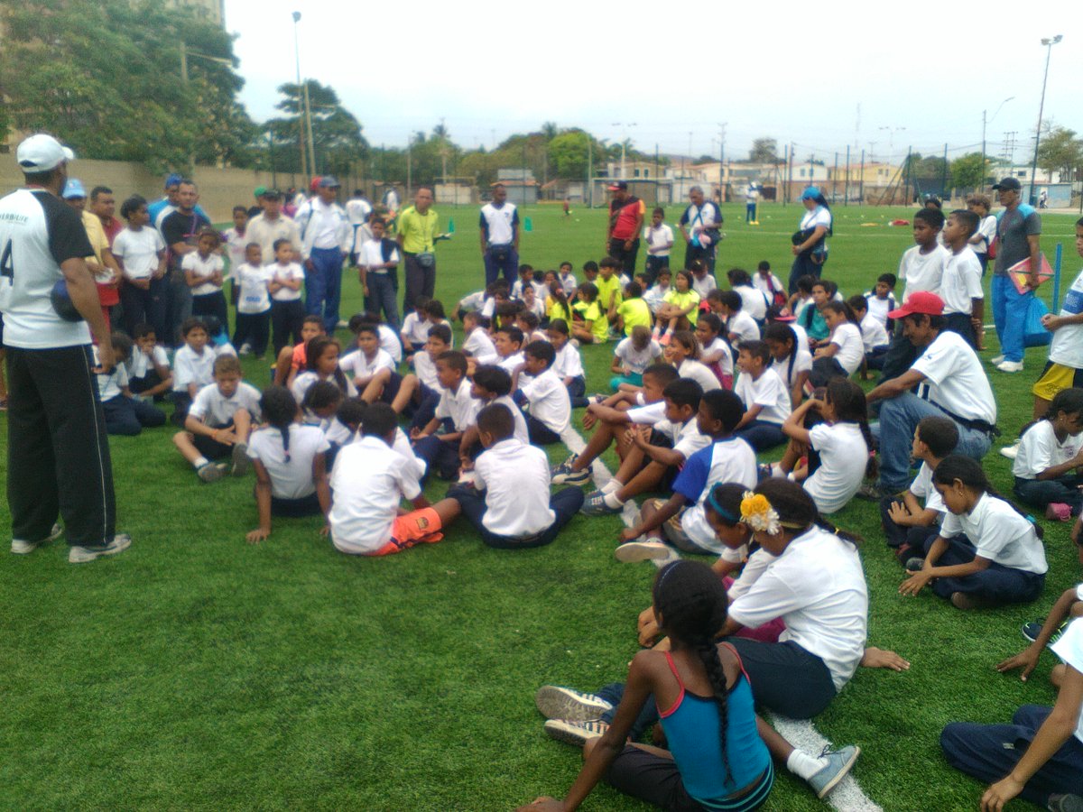 RhoferdPedroza's tweet photo. #JHEYSONGUZMAN #Jauamiranda #dgefd Festival Escolar de mini atletismo en Edo Sucre todo un éxito con la generación de oro. https://t.co/tDbLhyOXff
