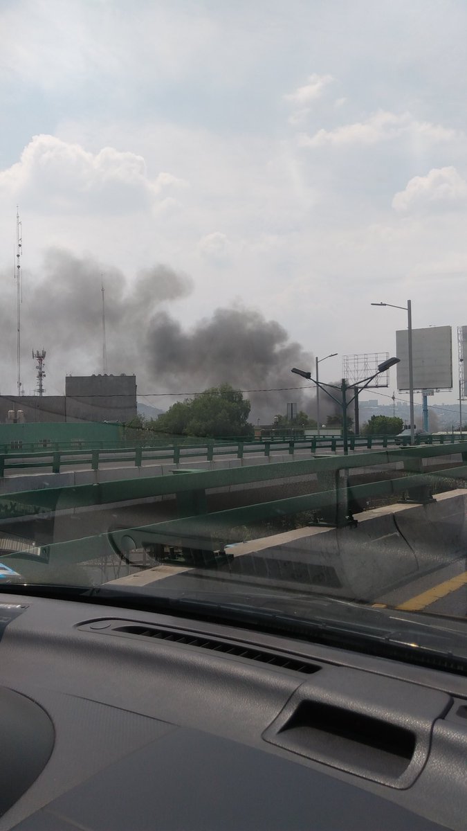 trafico889's tweet photo. Vía @resendiz_monica 
Incendio en el Casino donde antes estaba el divertido de Naucalpan https://t.co/DbrR6kaj17