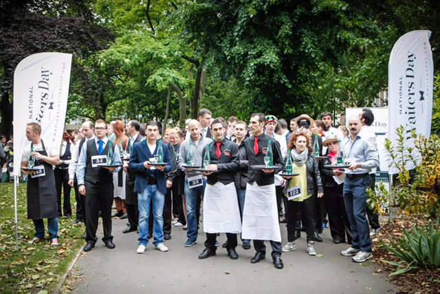 What are your plans for next Tuesday? Watching (or running in!) #Norwich’s first Waiters’ Race of course! #NWD2017 On your marks... 👟🍽🍷🏅