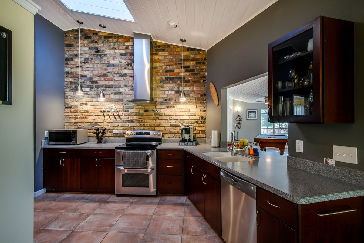 Real321Lux's tweet photo. This 3br/2ba is located in Melbourne, FL! Full listing details: https://t.co/gsMMlROatG interested? DM me! #real321lux #melbournefl https://t.co/B1NteEekHn