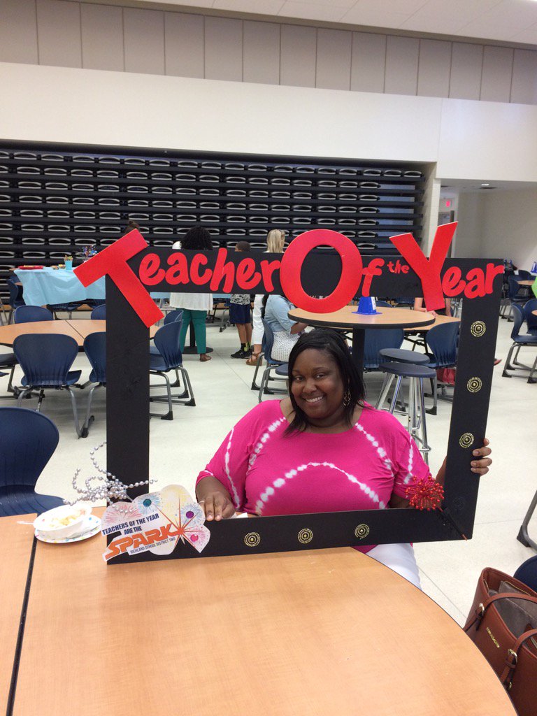 rsummer27's tweet photo. The new teacher of the year for Conder Elementary. Way to go Miss Hayes! https://t.co/uqBLSvle9A